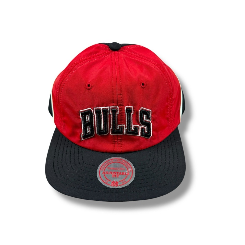 Mitchell & Ness NBA Chicago Bulls Anorak SnapBack Hat Red/Black Worn 1x Rare